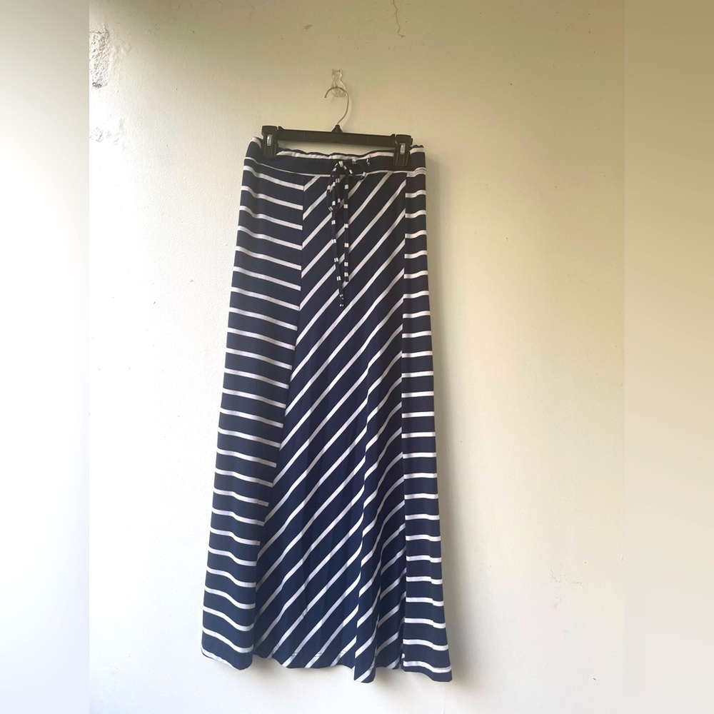 Maurices skirt size, small blue, and white stripes